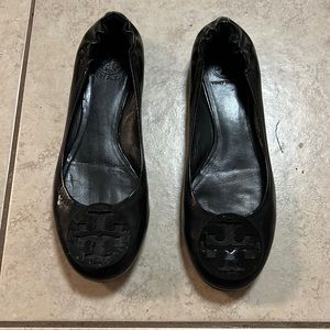Tory burch black patent ballet shoes 9